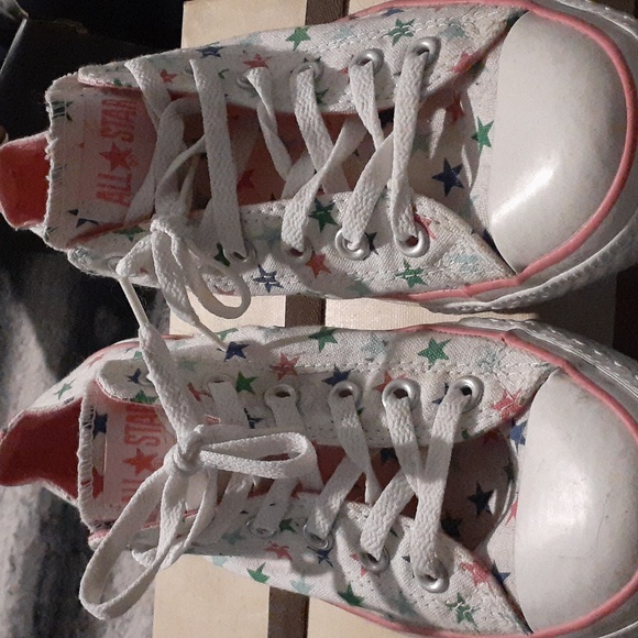 Converse - Picture 2 of 3